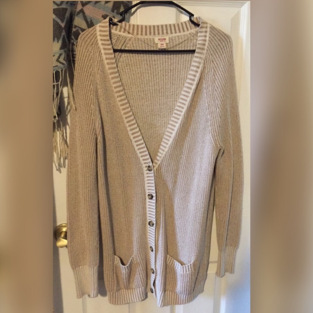 Oversized sweater.